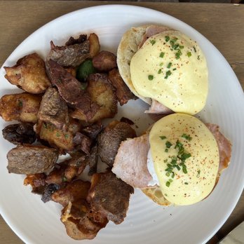 1 Kitchen - Classic Eggs Benedict - Cocktail Bars Near Me - Toronto, Ontario 1 Kitchen - Classic Eggs Benedict - Cocktail Bars Near Me - Toronto, Ontario