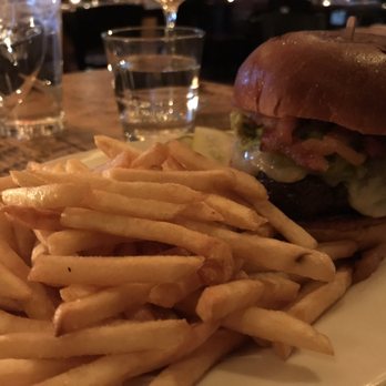 Rove - California Burger - American Near Me - Forest Hills, New York