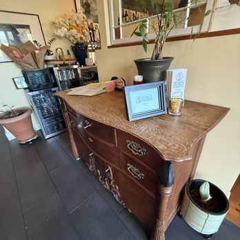 Ida's Restaurant - Check in counter - Italian Near Me - Middletown, Rhode Island