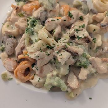 Fortuna’s Restaurant & Banquets - Tortellini Alfredo with Grilled Chicken - Italian Near Me - Niagara Falls, New York Fortuna’s Restaurant & Banquets - Tortellini Alfredo with Grilled Chicken - Italian Near Me - Niagara Falls, New York
