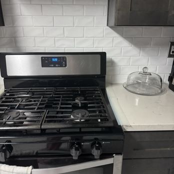 Payless Kitchen Cabinets - Backsplash placed perfectly around cabinets. - General Contractors Near Me - Glendale, California Payless Kitchen Cabinets - Backsplash placed perfectly around cabinets. - General Contractors Near Me - Glendale, California