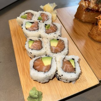 Mari Mari - Salmon and avocado roll - Ramen Near Me - Philadelphia, Pennsylvania Mari Mari - Salmon and avocado roll - Ramen Near Me - Philadelphia, Pennsylvania