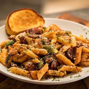 Cheddar's Scratch Kitchen - New Orleans Pasta: Shrimp, chicken, smoked sausage, peppers, onions & penne pasta in a spicy homemade cajun alfredo sauce with garlic bread - Comfort Food Near Me - Cincinnati, Ohio