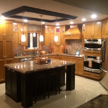 Valley Interior Products - a kitchen with a center island - General Contractors Near Me - Minneapolis, Minnesota Valley Interior Products - a kitchen with a center island - General Contractors Near Me - Minneapolis, Minnesota