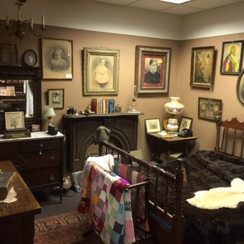 Pocket Change Thrift & Antiques - Primitive staged bedroom. - Antiques Near Me - Alliance, Ohio Pocket Change Thrift & Antiques - Primitive staged bedroom. - Antiques Near Me - Alliance, Ohio