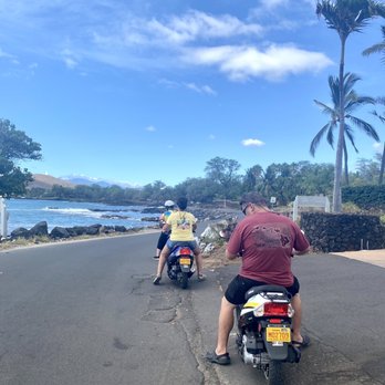 Maui Scooter Shack - The crew taking off after a visit at the beach - Motorcycle Dealers Near Me - Kihei, Hawaii Maui Scooter Shack - The crew taking off after a visit at the beach - Motorcycle Dealers Near Me - Kihei, Hawaii
