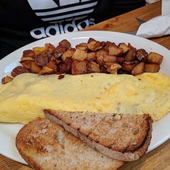 Toast - Bacon and brie omlet - Breakfast & Brunch Near Me - Montclair, New Jersey Toast - Bacon and brie omlet - Breakfast & Brunch Near Me - Montclair, New Jersey