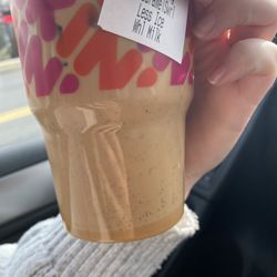 Dunkin' - Iced caramel latte