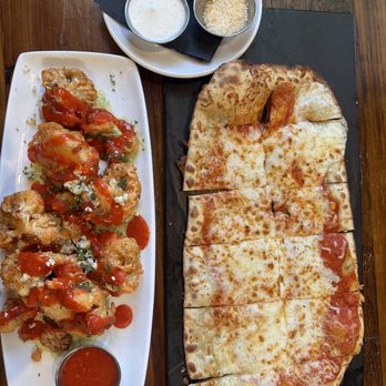 Finney's Crafthouse - Orange - Cheese Pizza and Buffalo Cauliflower - New American Near Me - Orange, California