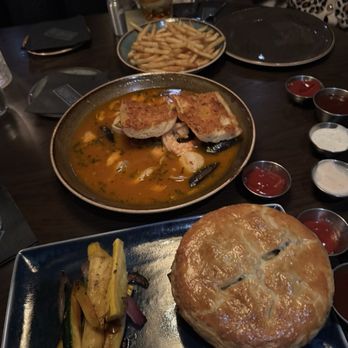 Reunion Kitchen + Drink - Cioppino and Chicken Pot Pie - New American Near Me - Brea, California