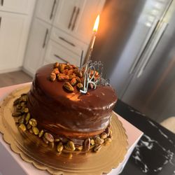 Delicious Bakery - Dubai Chocolate Cake