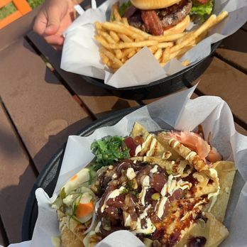 Mamahune's - Tiki Bars Near Me - Kapaa, Hawaii
