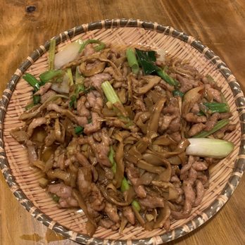 Nian Yi Kuai Zi - Sautéed pork with bamboo shoots, yummy ! - Chinese Near Me - Markham, Ontario Nian Yi Kuai Zi - Sautéed pork with bamboo shoots, yummy ! - Chinese Near Me - Markham, Ontario