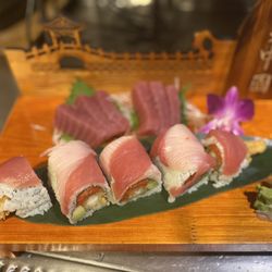 Tokyo Cafe - Thornblade roll and tuna sashimi