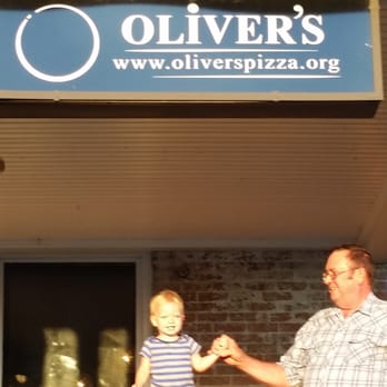 Oliver's Pizza & Pub - Pizza Near Me - Peoria, Illinois