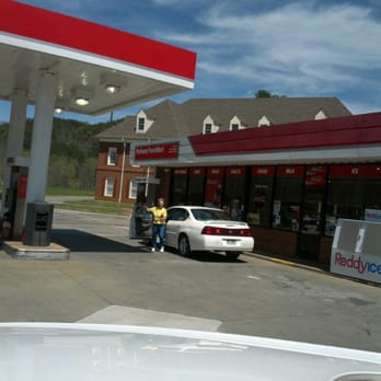Parkway Food Mart - a car parked in front of a gas station - Grocery Near Me - Ellijay, Georgia Parkway Food Mart - a car parked in front of a gas station - Grocery Near Me - Ellijay, Georgia