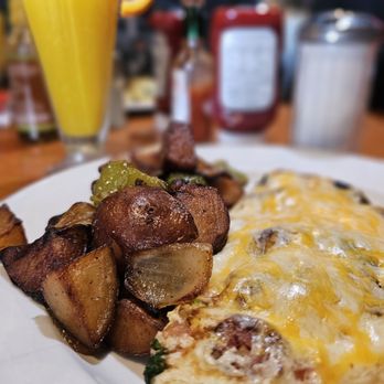 Cabrillo Park Café - Chicken sausage omelet with tomatoes, cheese and spinach. - Breakfast & Brunch Near Me - Fremont, California Cabrillo Park Café - Chicken sausage omelet with tomatoes, cheese and spinach. - Breakfast & Brunch Near Me - Fremont, California