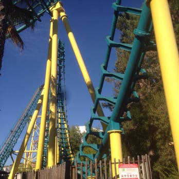 Six Flags Discovery Kingdom - Boomerang!! - Amusement Parks Near Me - Vallejo, California
