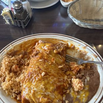 El Zarape - WET BURRITO/ burrito mojado dinner plate - Mexican Near Me - Cypress, California El Zarape - WET BURRITO/ burrito mojado dinner plate - Mexican Near Me - Cypress, California