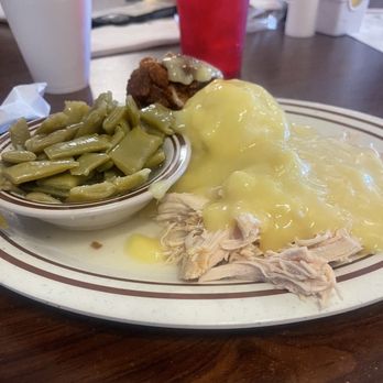 Shonet's - Turkey plate with plasticizing uranium yellow gravy(?) - American Near Me - Milton, West Virginia
