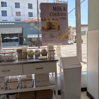 Magnolia Bakery - Bakeries Near Me - Los Angeles, California