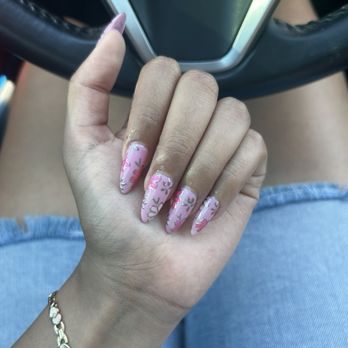 Divas Nails - Nail Salons Near Me - Northridge, California