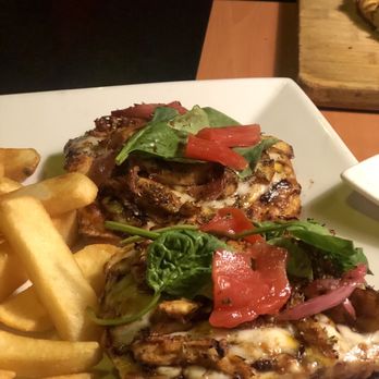 Todo Un Poco - BBQ chicken sandwich - typical-Smokey drizzle. - Pizza Near Me - Elk Grove, California Todo Un Poco - BBQ chicken sandwich - typical-Smokey drizzle. - Pizza Near Me - Elk Grove, California