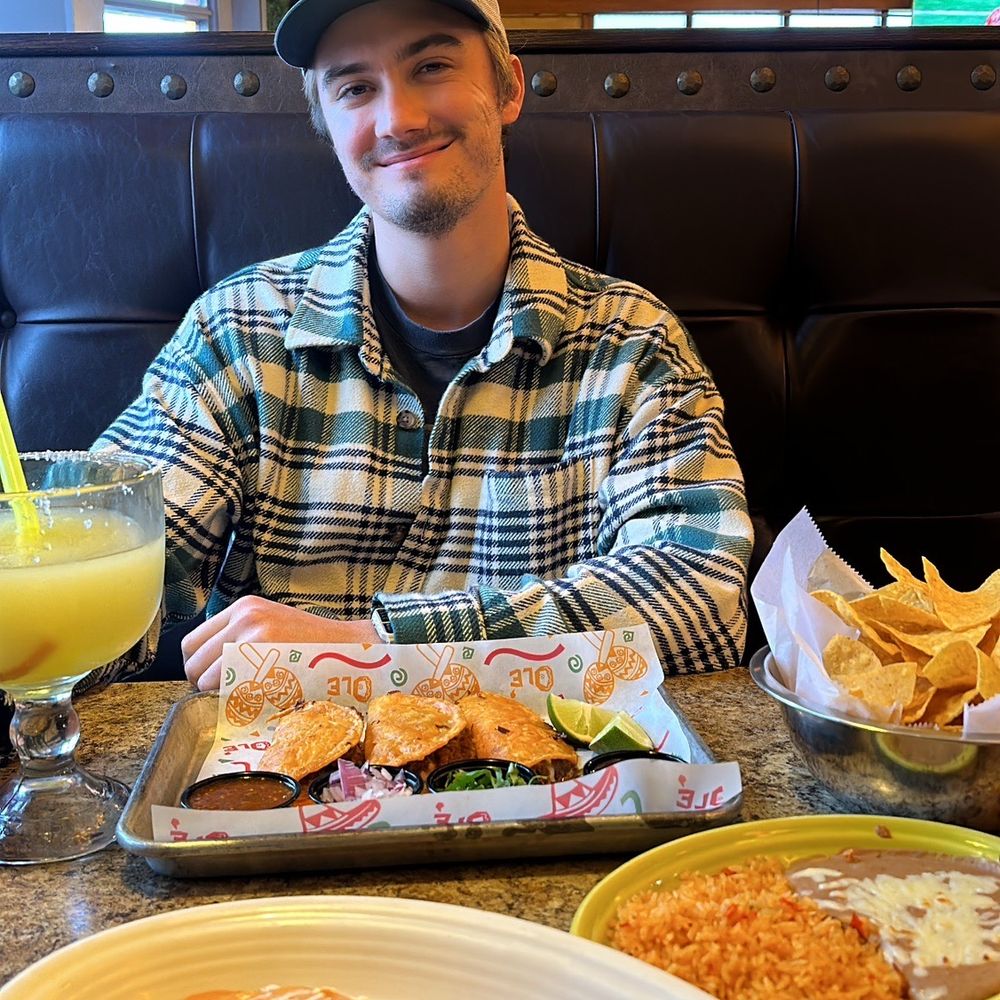 Burrito Guadalajara + quesobirra tacos