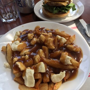 Restaurant Chez Henri - Poutine and double cheeseburger - Burgers Near Me - Saint-charles-borromée, Quebec