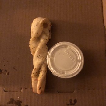 Round Table Pizza - A little perspective on size. Soooo smalllllll :( - Pizza Near Me - Willows, California
