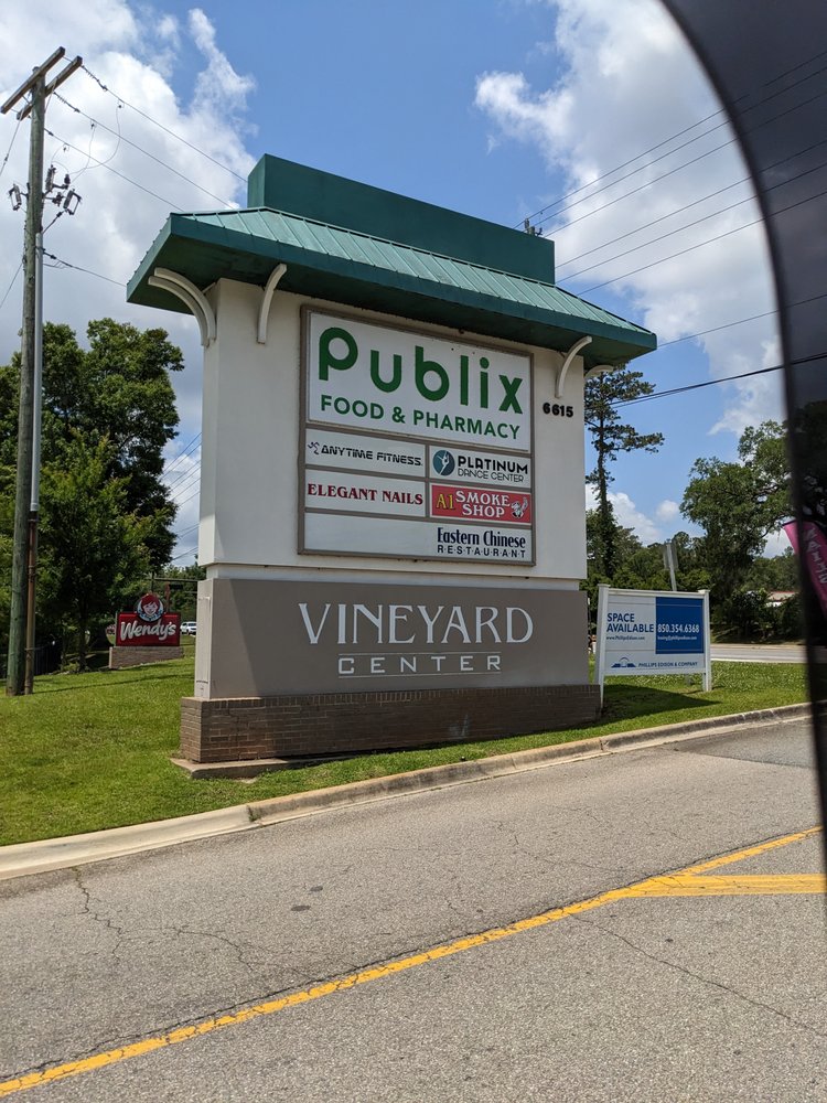 Vineyard Shopping Center Logo