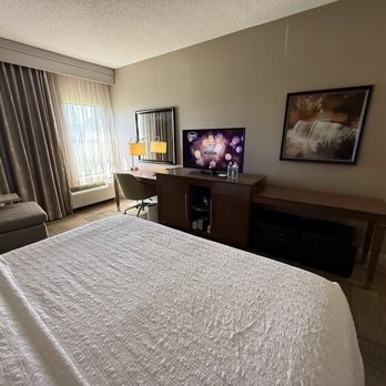 Hampton Inn Mt. Pleasant - Hotels Near Me - Mount Pleasant, Michigan
