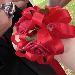 Blue Violet Flowers - Waste of money! Corsage wasn't even able to be used for prom because it fell apart in less than an hour