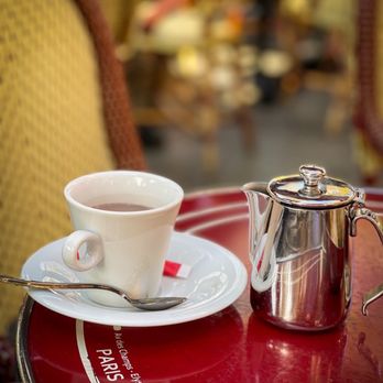 Café George V - hot chocolate - Cafes Near Me - Paris, 75 Café George V - hot chocolate - Cafes Near Me - Paris, 75