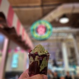 Dubai Chocolate strawberry cup Dubai Chocolate strawberry cup
