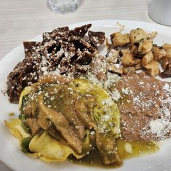 Talavera Azul - Food was cold and cold chips in mole or worse cold chicharrones, no Bueno. Too bad, it tasted okay just cold.