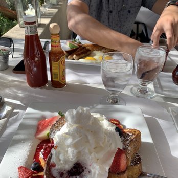 Crown Bistro - Very berry French toast - Breakfast & Brunch Near Me - Coronado, California Crown Bistro - Very berry French toast - Breakfast & Brunch Near Me - Coronado, California