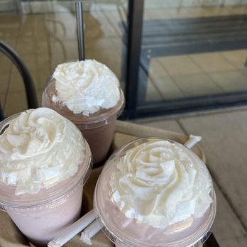 Underground Burger - Strawberry and Chocolate Milkshakes - Burgers Near Me - Queen Creek, Arizona Underground Burger - Strawberry and Chocolate Milkshakes - Burgers Near Me - Queen Creek, Arizona