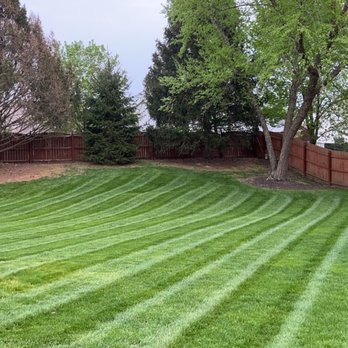 Brother's Lawn Maintenance - a freshly mowed lawn - Lawn Services Near Me - St Peter's, Missouri Brother's Lawn Maintenance - a freshly mowed lawn - Lawn Services Near Me - St Peter's, Missouri