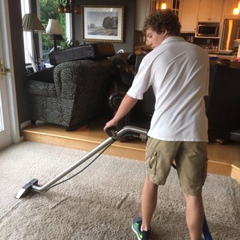 Lakes Carpet Cleaning - An employee making a happy - Carpet Cleaning Near Me Lakes Carpet Cleaning - An employee making a happy - Carpet Cleaning Near Me