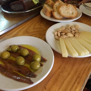 El Vaso de Oro - Anchovies and cheese - Tapas Bars Near Me - Barcelona, B El Vaso de Oro - Anchovies and cheese - Tapas Bars Near Me - Barcelona, B