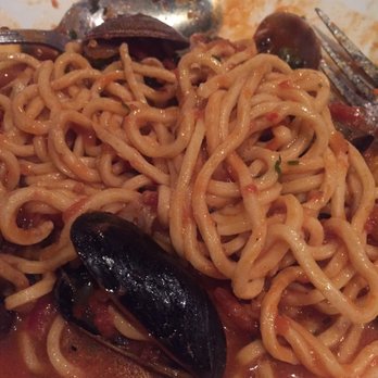 Pasta Moon - Spaghetti Puttanesca w/homemade noodles but looks and tastes like chow mien noodles..... yuck! - Italian Near Me - Half Moon Bay, California