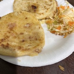 Mi Carbonero Restaurant - Delicious pupusas