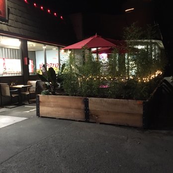 Hippizzazz - Nice outdoor seating area. - Pizza Near Me - Sebastopol, California