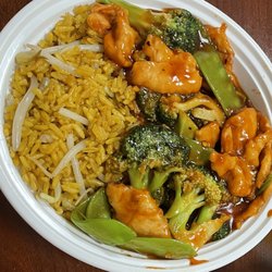 Tin-Tin II - Chicken with Szechuan Sauce Lunch Special ($6.95)