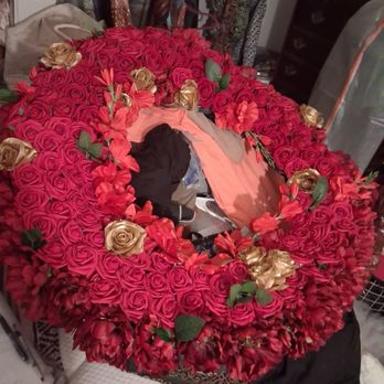 The UPS Store - My beautiful home made funeral wreath. Sent from San Diego up to San Ramon, CA - Shipping Centers Near Me - San Diego, California The UPS Store - My beautiful home made funeral wreath. Sent from San Diego up to San Ramon, CA - Shipping Centers Near Me - San Diego, California