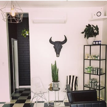Blanco Blanco Hair Design - Beautiful interior decorations - Hair Salons Near Me - San Diego, California