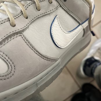 FRISCOSTOCKS - Clean dunks. - Shoe Stores Near Me - San Francisco, California