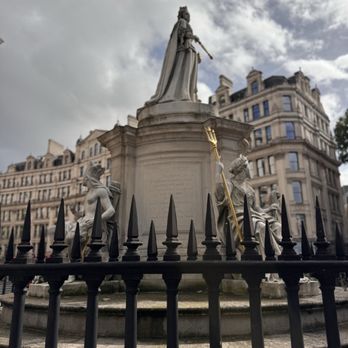 St. Paul's Cathedral - Landmarks & Historical Buildings Near Me - London, XGL