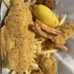 4 Shrimp / 1 Catfish Fillet basket